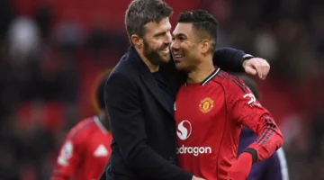 مانشستر يونايتد يصر على التخلص من كاسيميرو رغم ضغوط هتافات الجماهير المستمرة